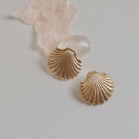 Shell earrings -gold