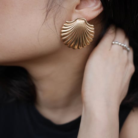 Shell earrings -gold
