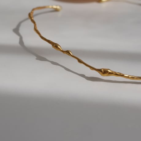 Rough choker