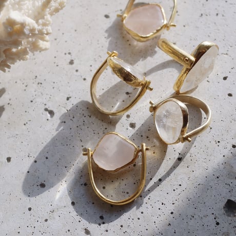Crystal quartz revolving ring