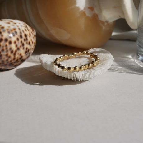 Brass dot double finger ring