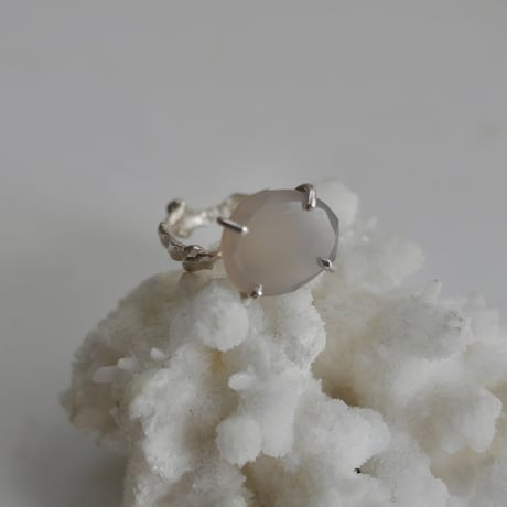 Gemstone rough ring -Gray chalcedony