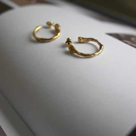 Rough hoop earrings-01
