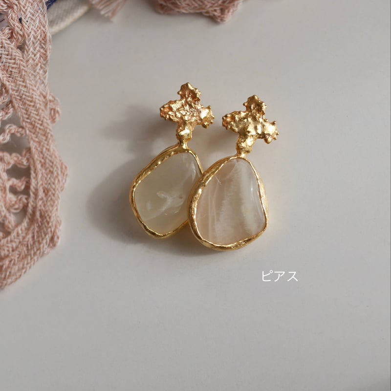 Cross×Moonstone earrings | ritta Cross×Moonstone earrings | ritta