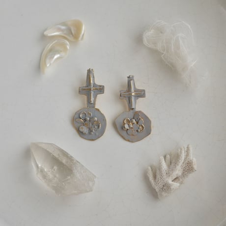 Cross brass earrings