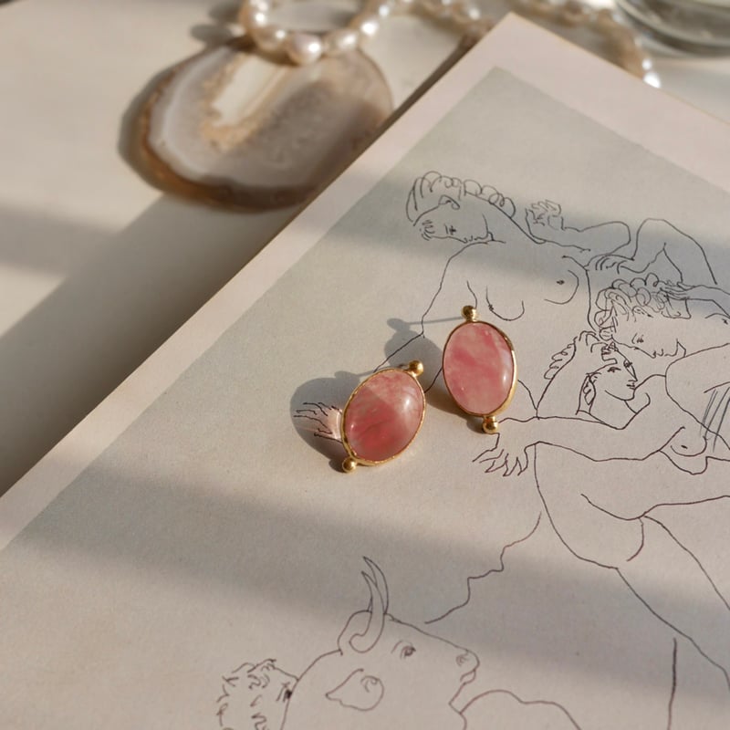 Strawberry colored quartz dot earrings | ritta