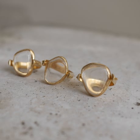 Crystal quartz revolving ring