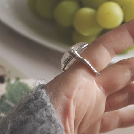 Crystal quartz revolving flow ring
