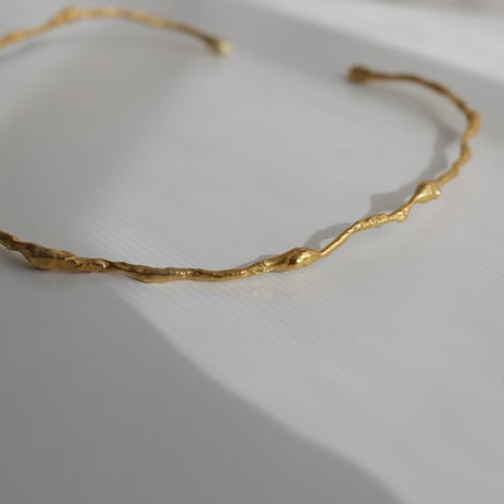 Rough choker