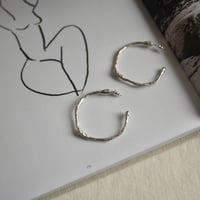 Rough hoop earrings-02