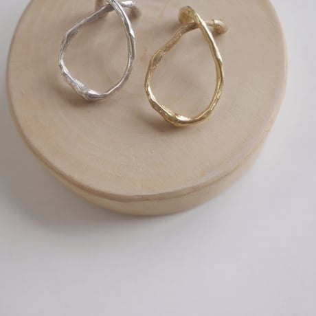 Twist ear cuff