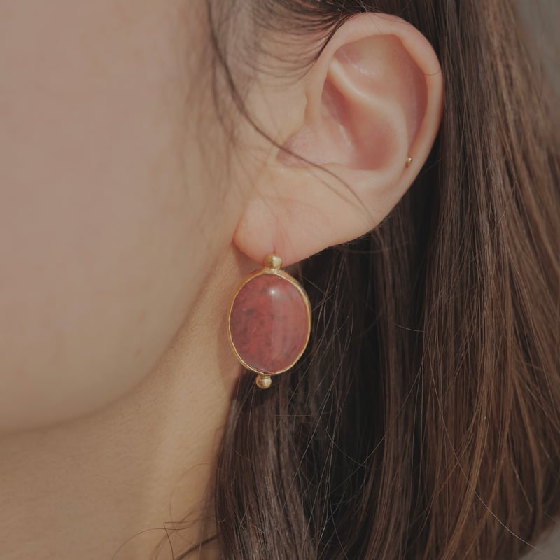 Strawberry colored quartz dot earrings | ritta Strawberry colored quartz dot earrings | ritta