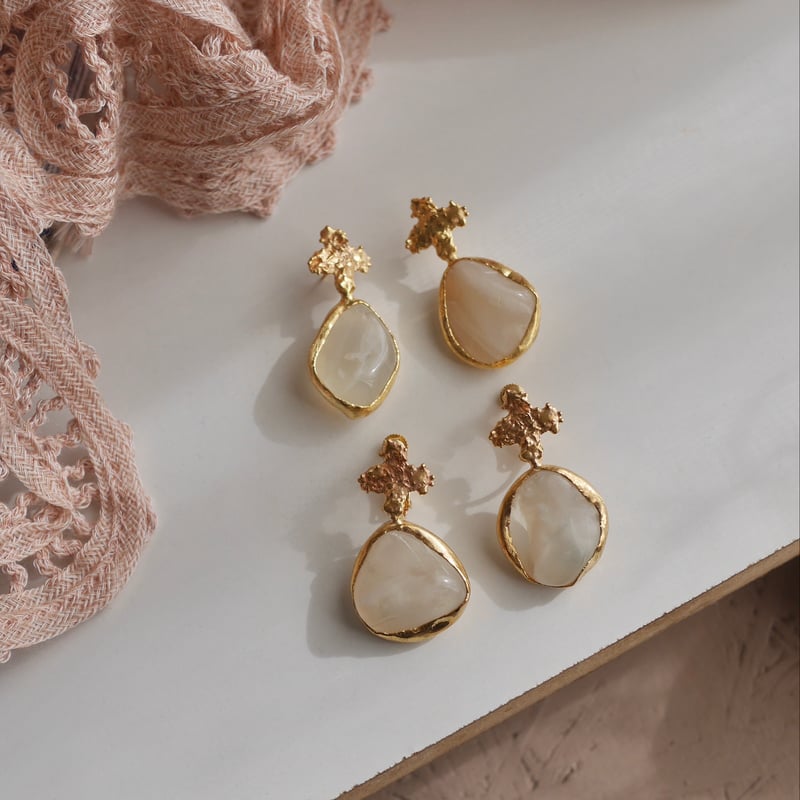 Cross×Moonstone earrings | ritta Cross×Moonstone earrings | ritta