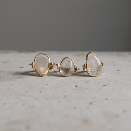 Crystal quartz revolving ring