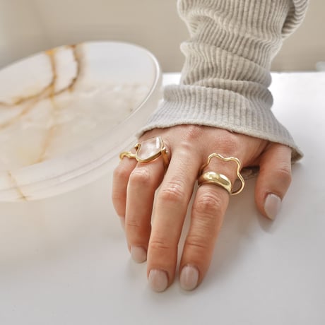 Curves ring