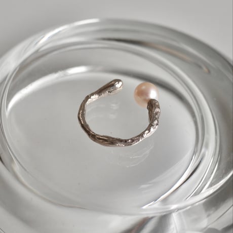 Gleam ring