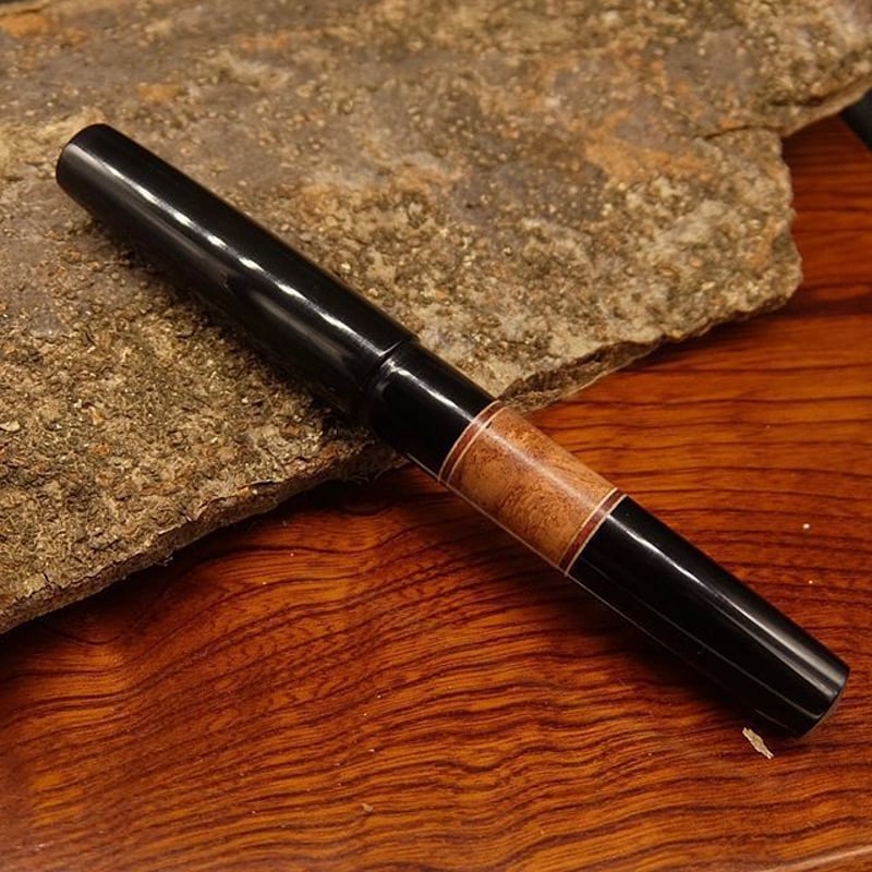 漆黒の森（花梨瘤）万年筆 | 綴り屋