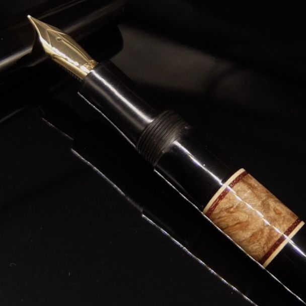 漆黒の森（メープル瘤）万年筆 | 綴り屋