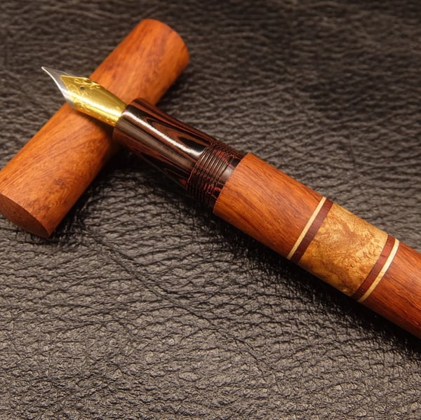 綴り屋　万年筆　漆黒の森 漆黒の森（dark forest） – Tuduriya