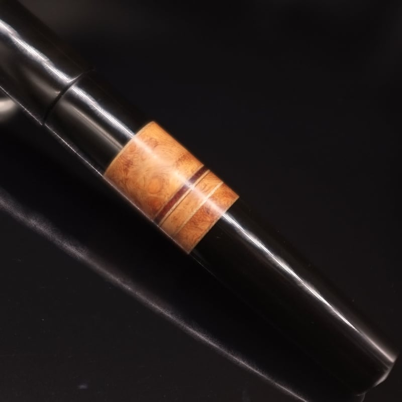 綴り屋　万年筆　漆黒の森 漆黒の森（メープル瘤）万年筆 | 綴り屋