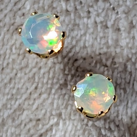 オパールピアス | STORES