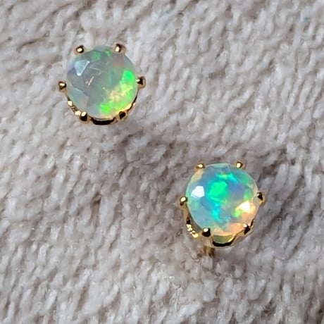オパールピアス | STORES