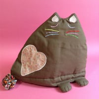 夢見るネコちゃんティーコゼー　Dreaming Cat Tea Cozy