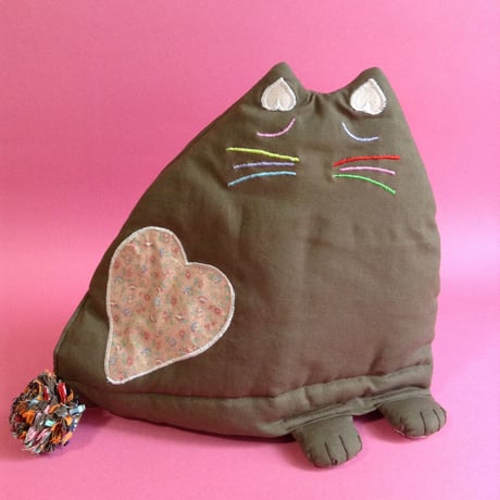 夢見るネコちゃんティーコゼー　Dreaming Cat Tea Cozy