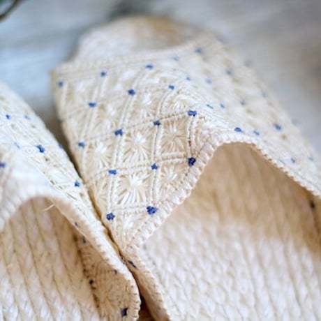 アンキットレースの麻スリッパ　Ankit Lace Abaca Slippers
