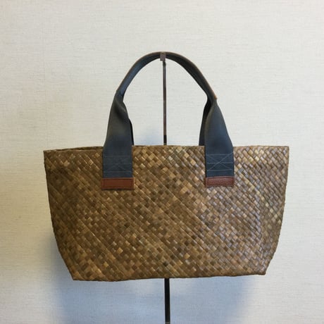 バリュウリーフの折りたたみバスケットM　Bariw Leaves
