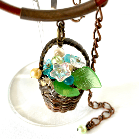 ビーズの花かごネックレス&イヤリング(ミニチュアバスケット)