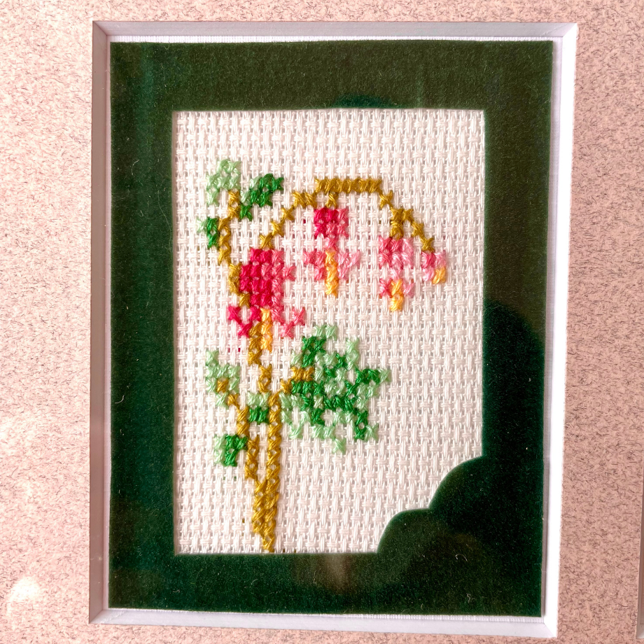 アリサ　クロスステッチ　額入り完成品　ポピーの花束　刺繍額 アリサ クロスステッチ 額入り完成品 ポピーの花束 刺繍額