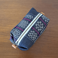 キャラメルBOXポーチ / 濃グレーx小花(サンパギータ)　Binakol x HareTa