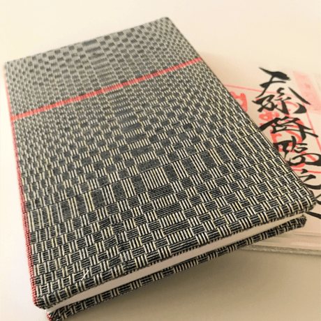 伝統織物ビナクル ご朱印帳　黒x赤ライン