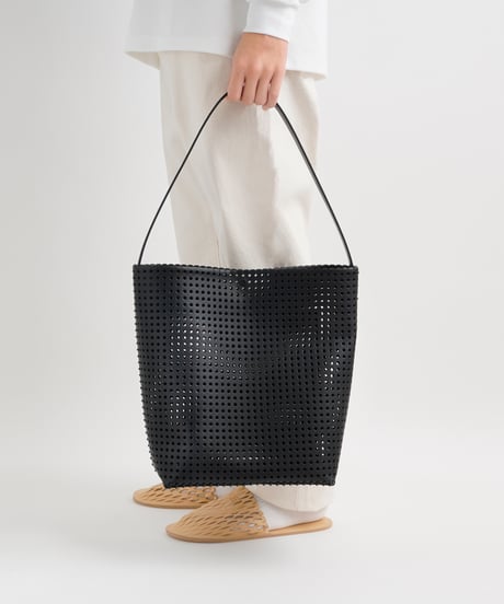 "KAGO" SHOULDER TOTE - L ( NUDE / BLACK )