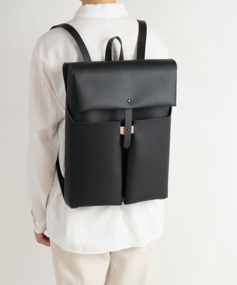 SEAMLESS RUCKSACK ( NUDE / BLACK ) | i ro se O