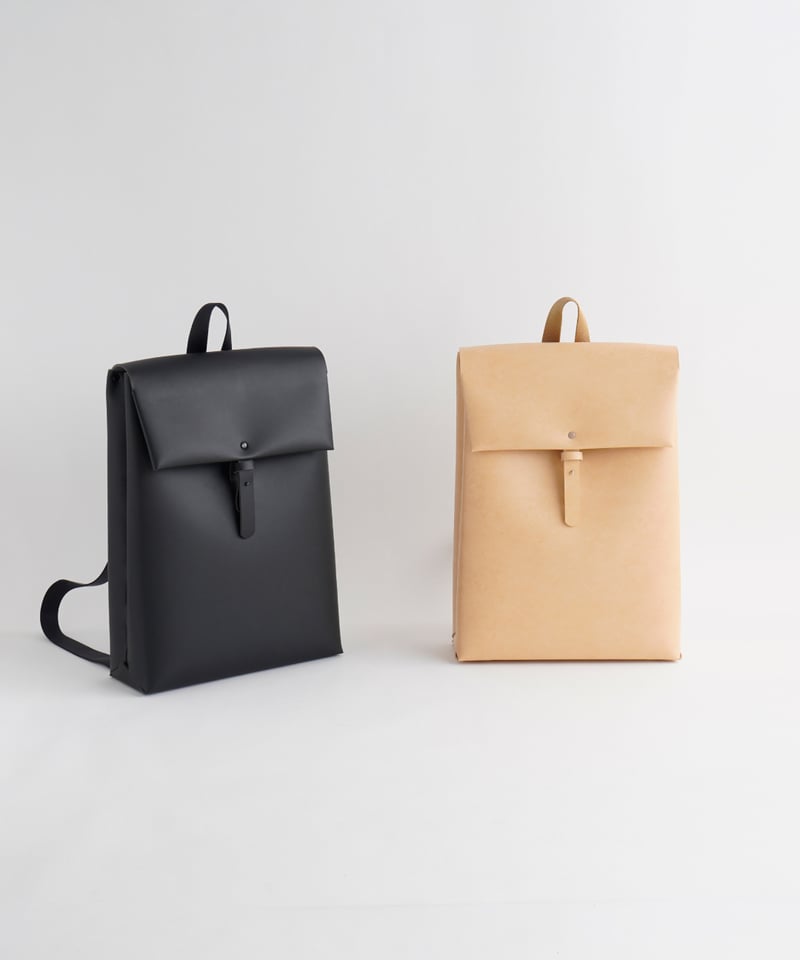 SEAMLESS BACKPACK ( NUDE / BLACK ) | i ro se O