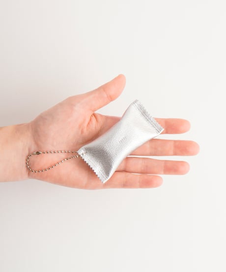 WHISTLE CHARM ( CAMEL / BLACK / SILVER )