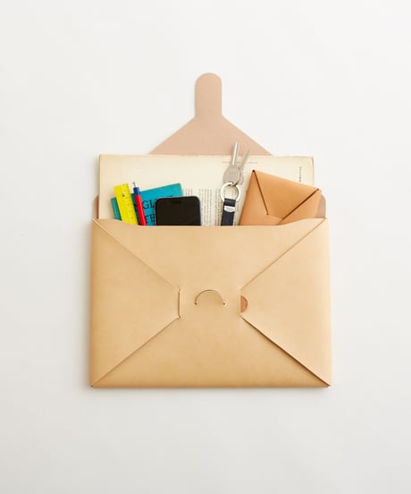 SEAMLESS CLUTCH BAG-M ( BLACK / NUDE )