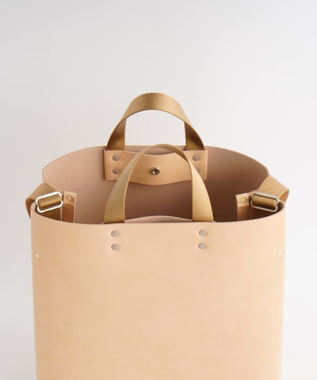 SEAMLESS TOTE BAG - L ( NUDE / BLACK )