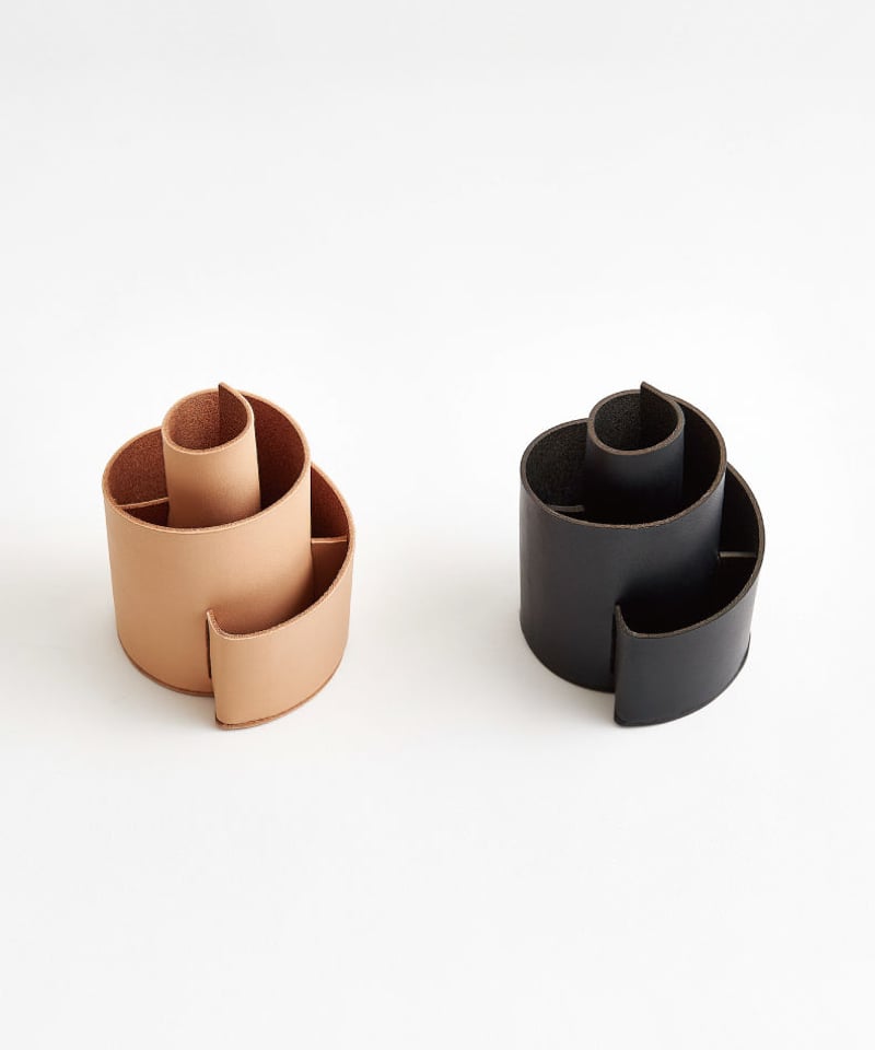 SPIRAL PEN STAND (NUDE / BLACK) | i ro se Off