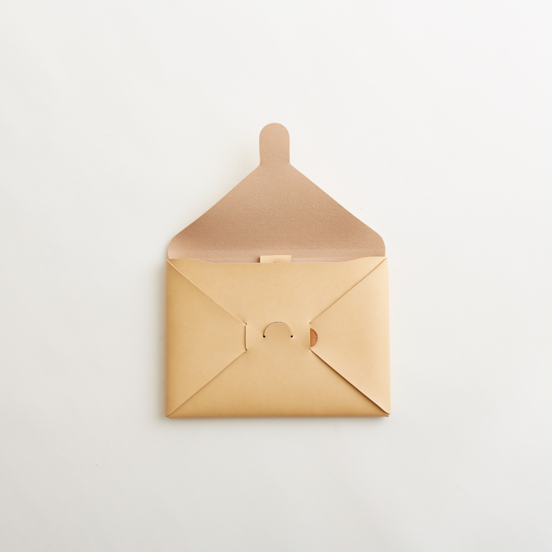SEAMLESS CLUTCH BAG-S ( BLACK / NUDE ) | i ro s