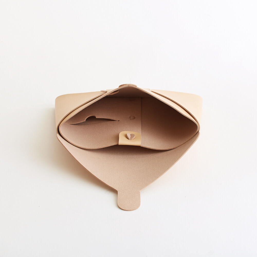 SEAMLESS CLUTCH BAG-S ( BLACK / NUDE ) | i ro s SEAMLESS CLUTCH BAG-S ( BLACK / NUDE ) | i ro s