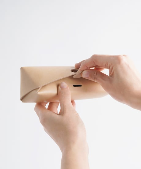 SEAMLESS GLASSES & PEN CASE ( NUDE / BLACK )