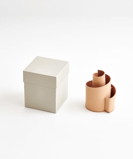 SPIRAL PEN STAND  (NUDE / BLACK)