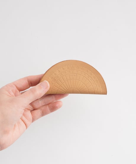 protractor coin case ( nude / black)