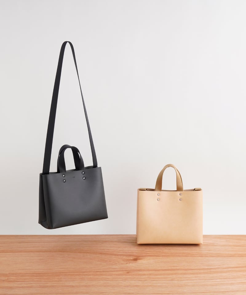 SEAMLESS TOTE BAG - S ( NUDE / BLACK ) | i ro s