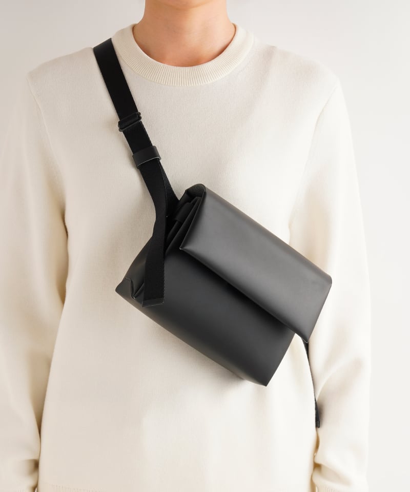 SEAMLESS MINI SHOULDER ( NUDE / BLACK ) | i ro