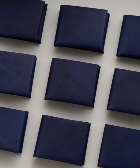 SEAMLESS SHORT WALLET "INDIGO"