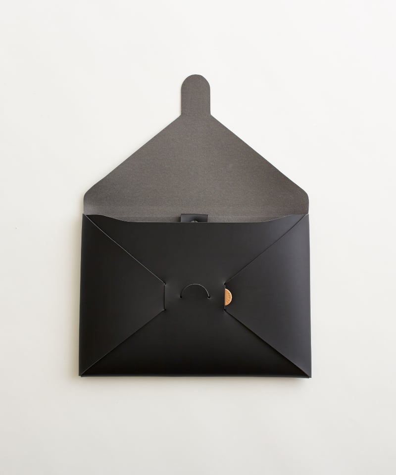 SEAMLESS CLUTCH BAG-M ( BLACK / NUDE ) | i ro s SEAMLESS CLUTCH BAG-M ( BLACK / NUDE ) | i ro s